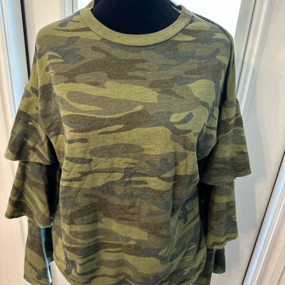 Green and Tan Ruffled 3/4 Sleeve Hoodie